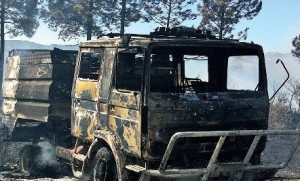 Ve�culo dos bombeiros de Salva��o P�blica de Chaves queimado